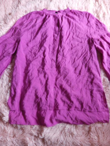 Cyklámenova bluzka, 44