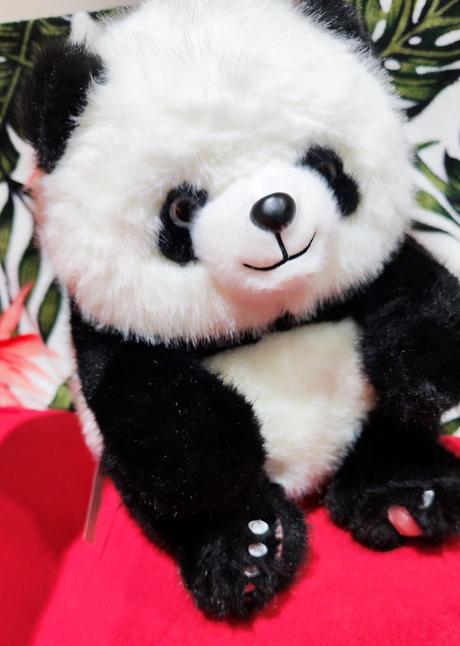 Väčšia plyšová panda,