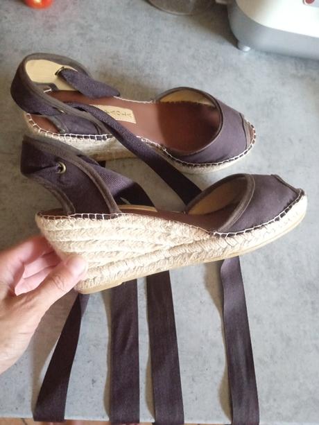 Tmavohnedé platformy, 37