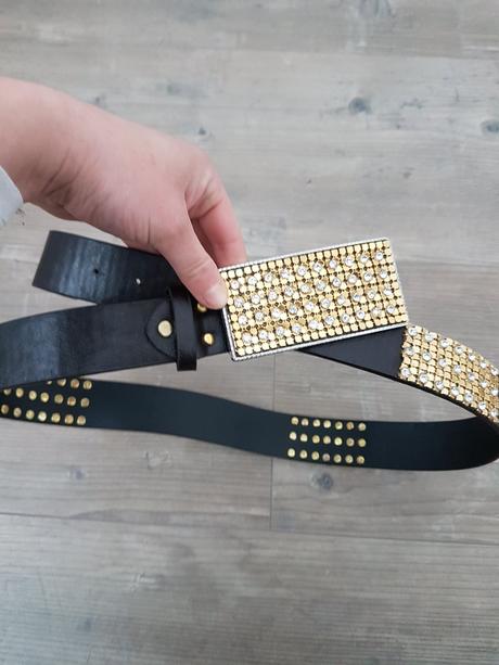 Hnedy opasok s kamienkami- kazovy model,