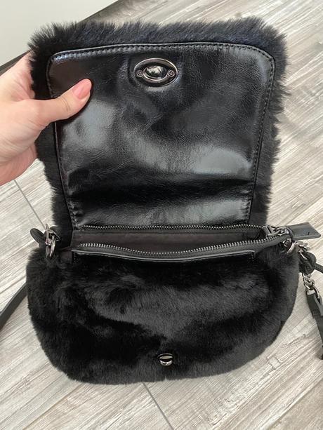 Parfois chlpatá kabelka, 