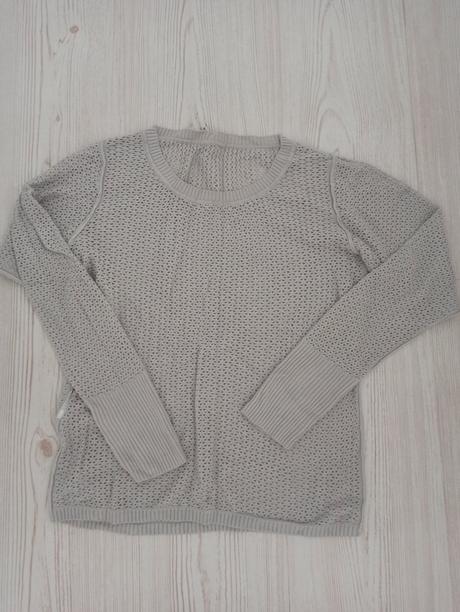 Svetrík dierkovaný, sieťovaný, s