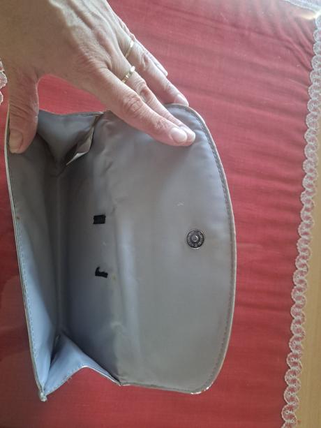 Listová lesklá kabelka, 