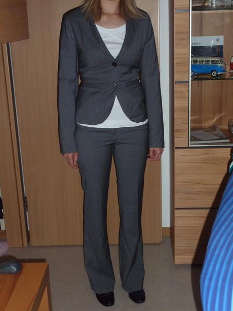 Nohavicový kostým, 37