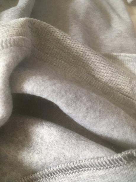 Športové teplákové šaty s výrezom na ramená, m