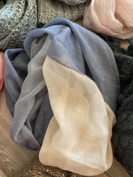 Balíček šál,nákrčník,šatky cena spolu za 11 ks, 