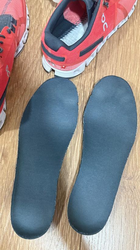 On cloud tenisky, 37