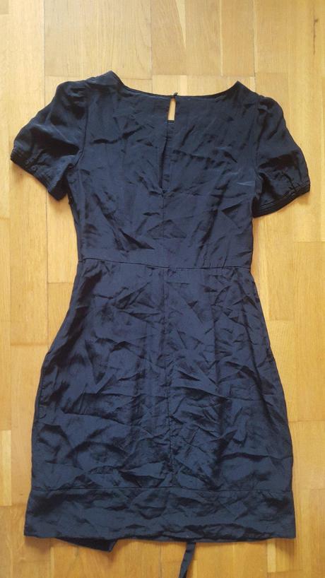 Jemné čierne šaty, 36