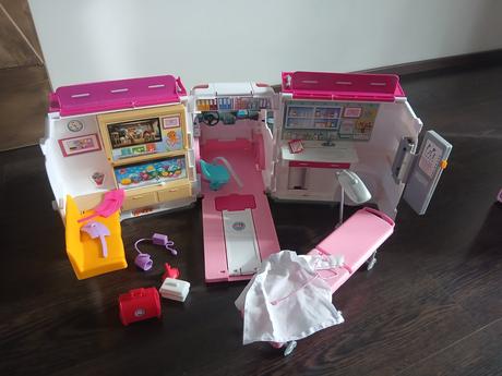 Barbie karavan+sanitka, 