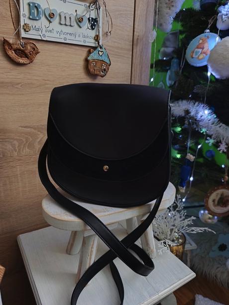 Dámska štýlová čierna kabelka, 