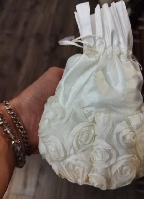 Pompadúrka, taštička,