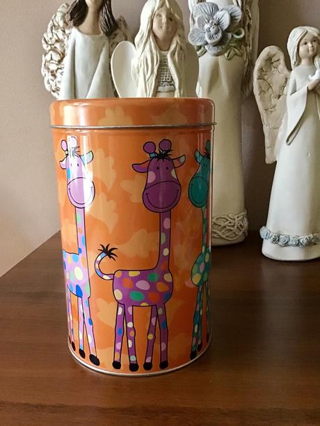 Plechovka na odkladanie veci, 