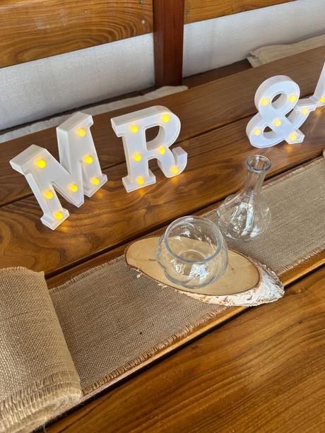 Mr&mrs písmenká na výzdobu svadobnú, 