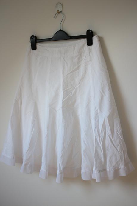 Biela sukňa, 38