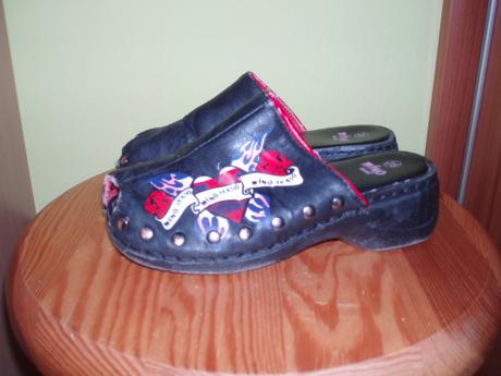 Dievčenské šlapky vyzerajú ako dreváčiky, 28