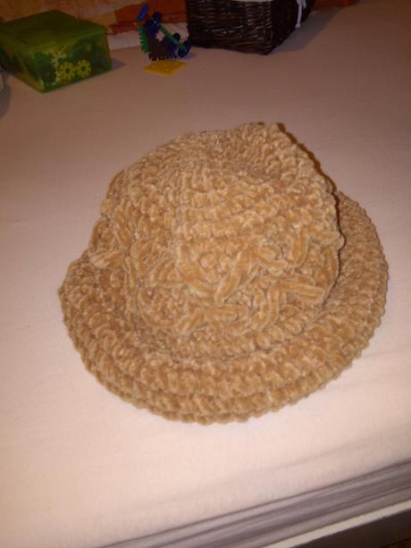 Bezovy klobuk pre dospeleho teply, l