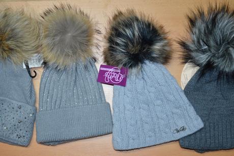 Čiapočka s pravým jemným brmbolcom,