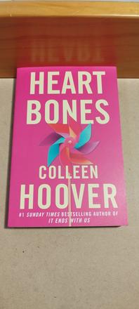 Colleen hoover - heart bones, 