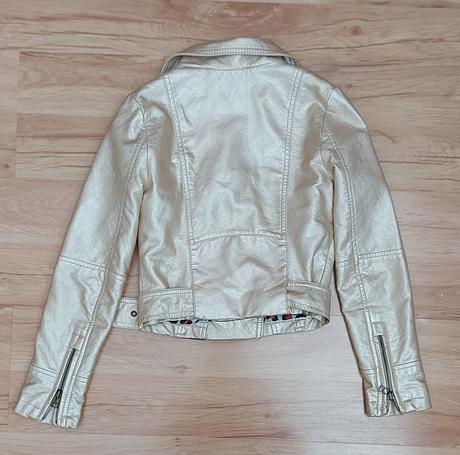 Zlatá koženková bunda, 122