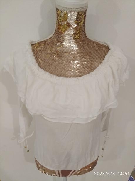 Pekna bluzka s volanom, s