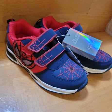 Tenisky blikajúce spiderman nové, 31