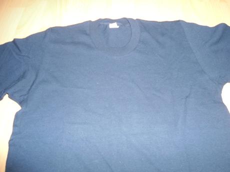 Tmavomodre tricko, 146