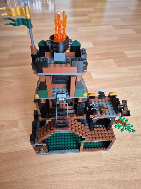 Lego 7947 prison tower rescue,