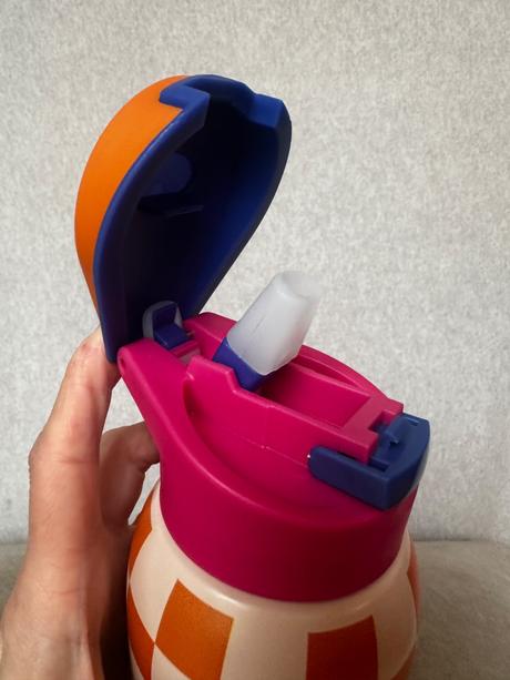 Nerezová fľaša 700 ml - štýlový dizajn,