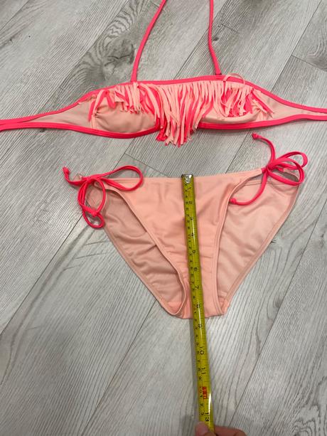 Dvojdielne krikľavé plavky so strapcamk, xs