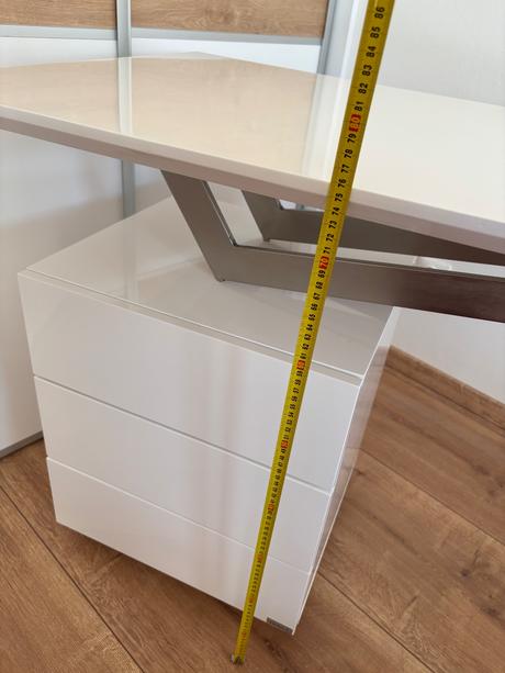 Písací stôl novel,