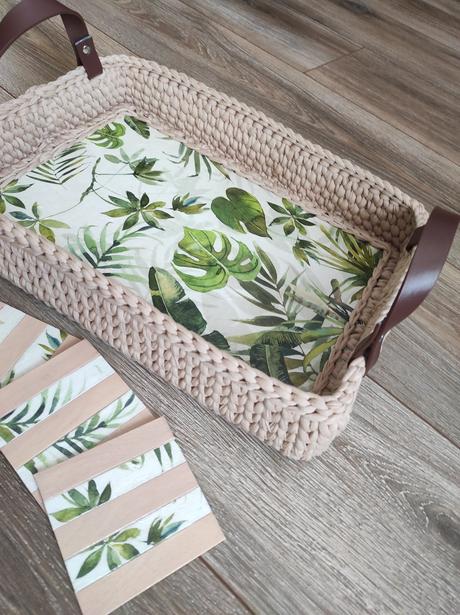 Hackovany podnos a 4 podsalky,