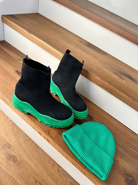 Topánky a čiapka, 38