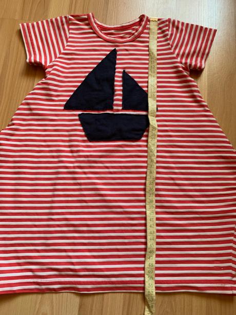 Pruhované šaty, 98