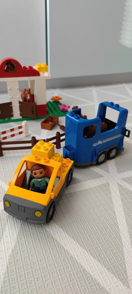 Lego duplo 5648 konské stajne, 