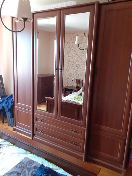 Šatníková skriňa + komody, 