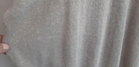 Trblietavy pulovrik, velkost uni, sedi na s-m, m