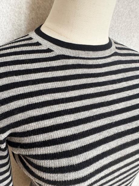 Značkový kvalitný pulovrík s panenskou vlnou, s