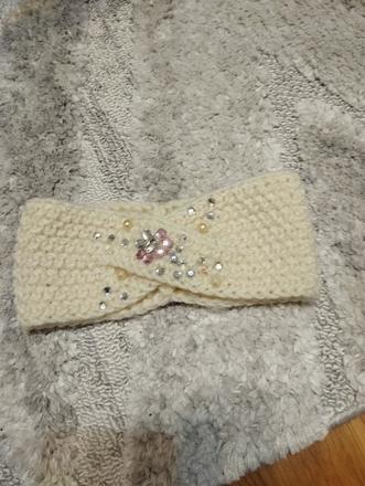 Čelenka s kamienkami, 134