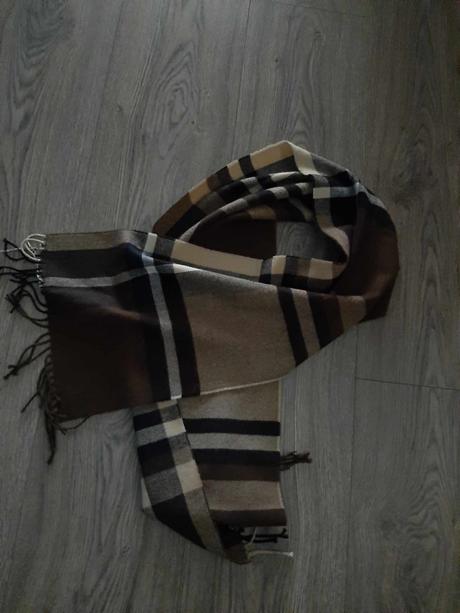 Šál nádherný, bershka