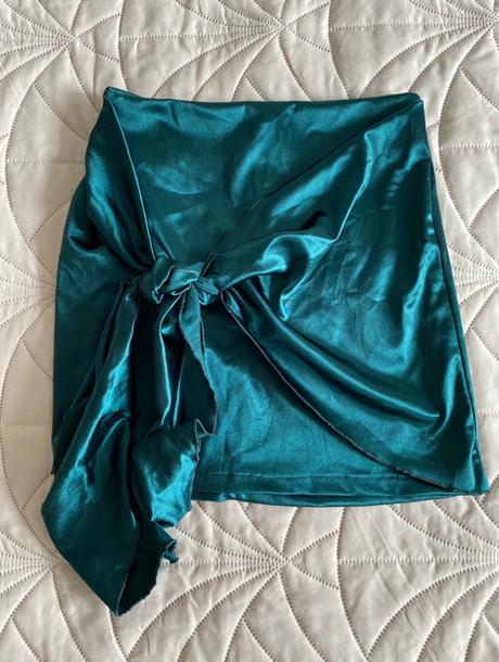 Štýlová sukňa na viazanie značky greenapple, s