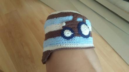 Háčkovaná čiapka so šiltom a traktorom, 98