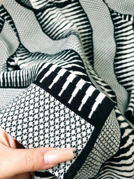 Svetríkové šaty s, s