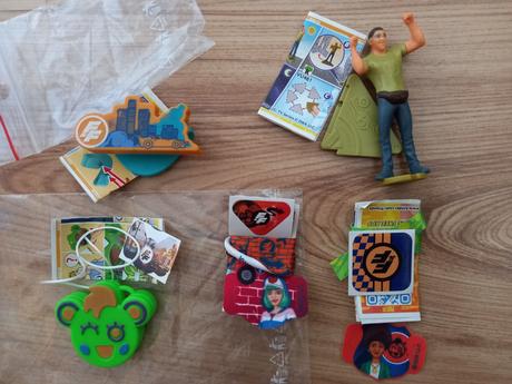 Kinder hračky kus za 0,50 eur,