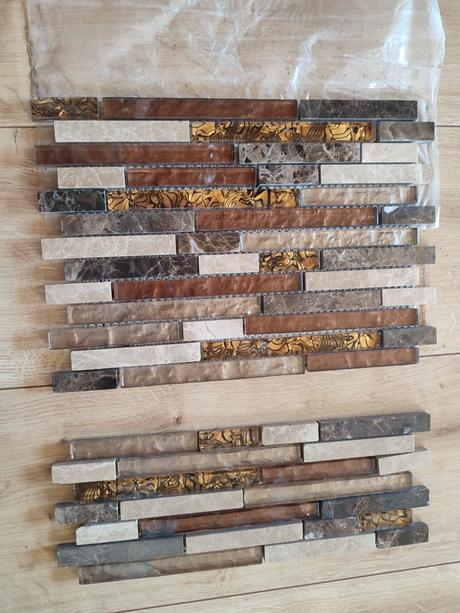 Sklenená mozaika s prírodným kameňom, 