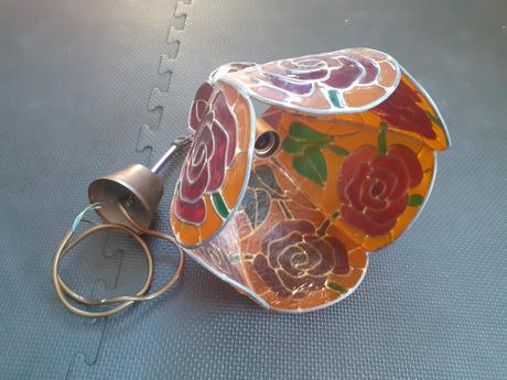 Starý farebný vitrážový luster s ružami, 