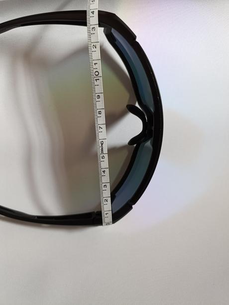 Slnečné športové okuliare,