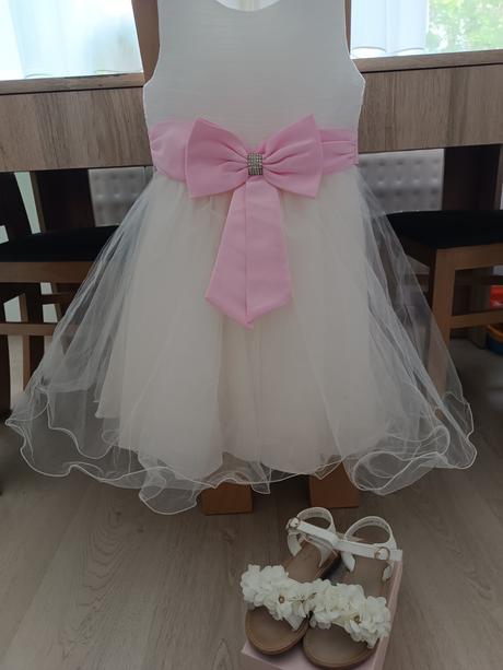 Šaty slávnostné a sandálky, 122