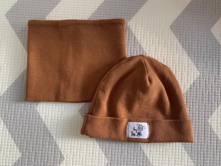 Súprava čiapky a nákrčníka škoricové, 62