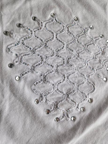 Biele tričko elegantné pozri detaily, 122