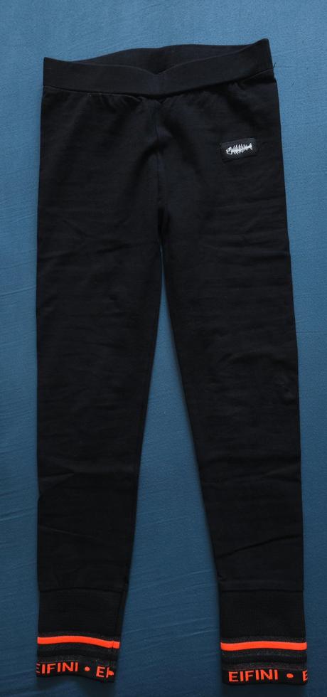 Predám dievčenské športové tepláky, 128